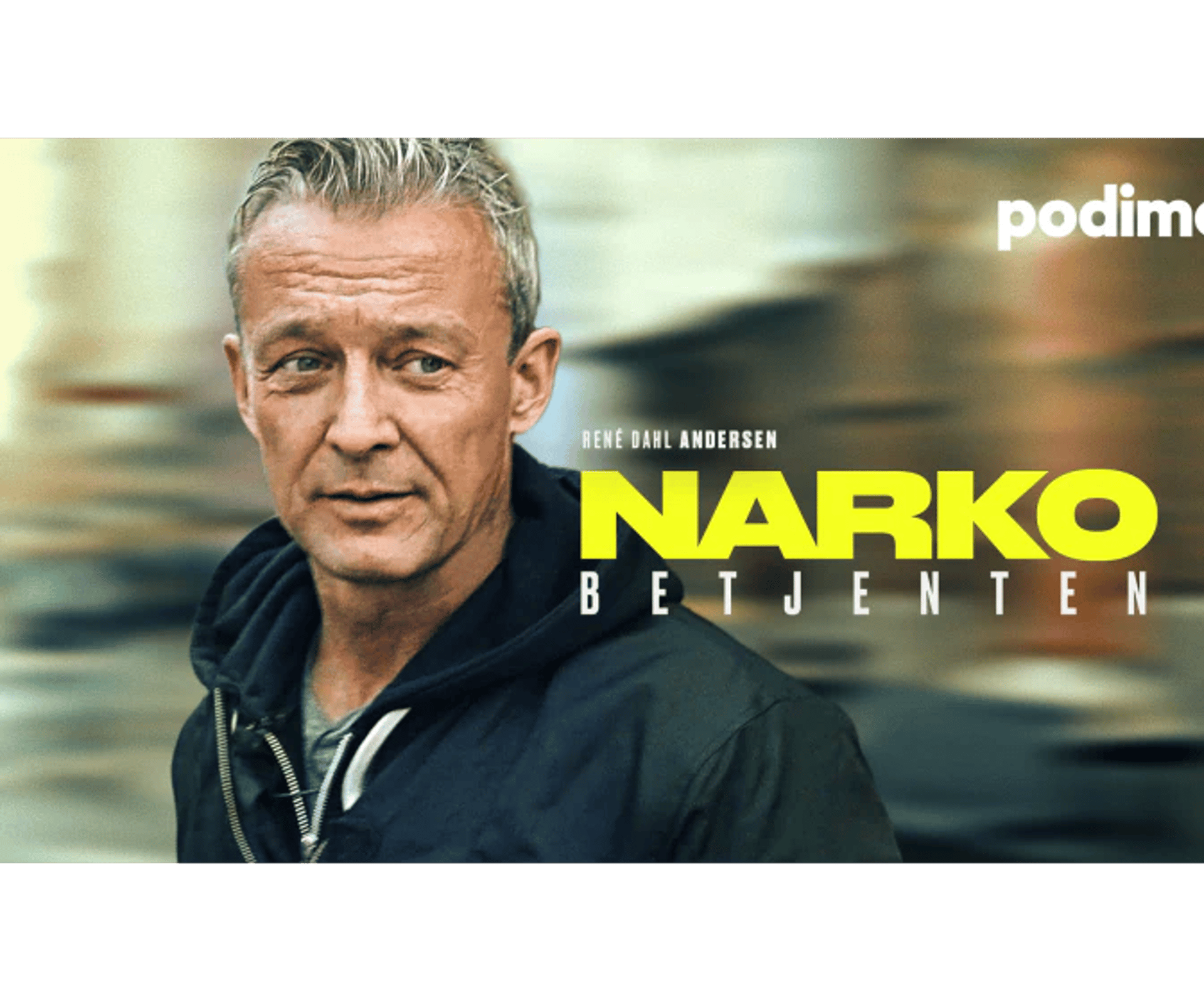 Podcastcover med portræt af en mand foran en sløret bybaggrund og teksten Narco-betjenten samt Podimo-logo.