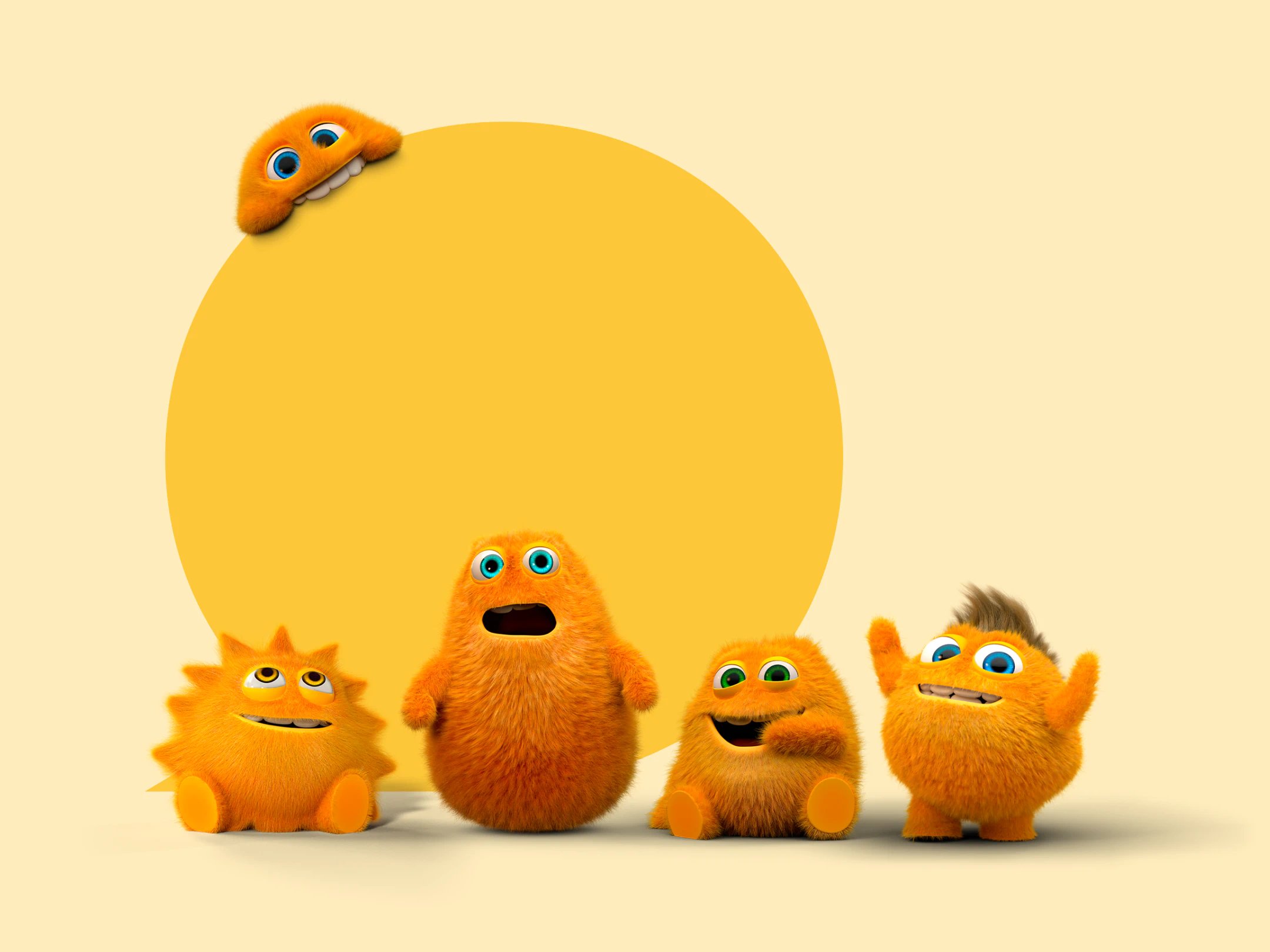 Fire orange Små Priser foran en stor gul cirkel på lys beige baggrund.