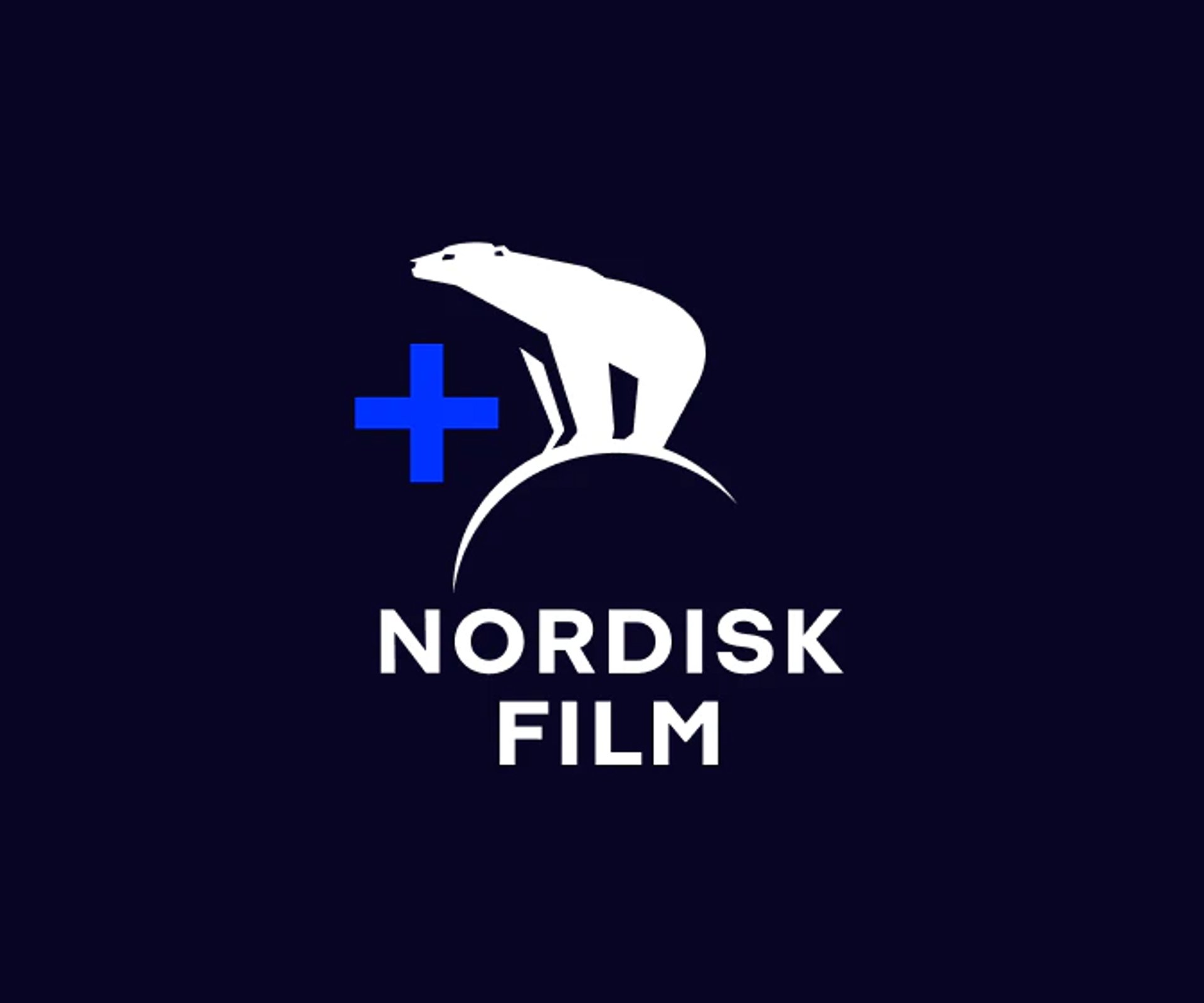 Nordisk Film Plus-logo på mørk blå baggrund med hvid isbjørn og blå plus-tegn.