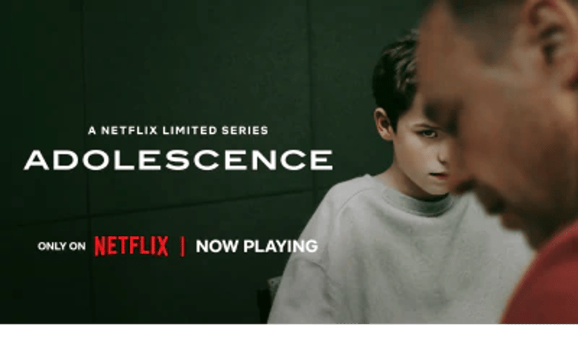 Netflix-banner til serien Adolescence med to personer i et mørkt grønt rum og serienavnet tydeligt vist.