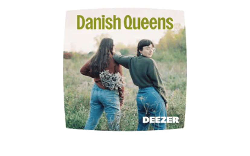 To kvinder står i en grøn mark med teksten Danish Queens og Deezer nederst.