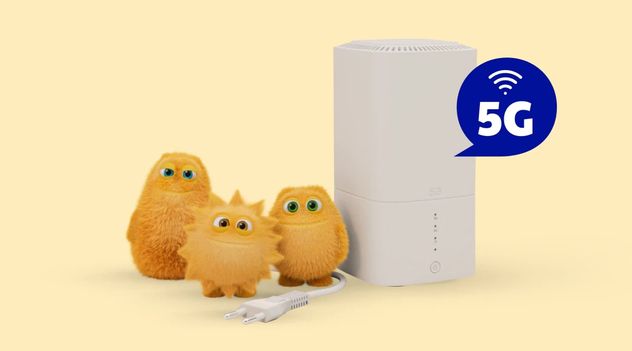 5G-router til hjemmet med tre orange Små Priser og et blåt 5G-ikon på lys baggrund.