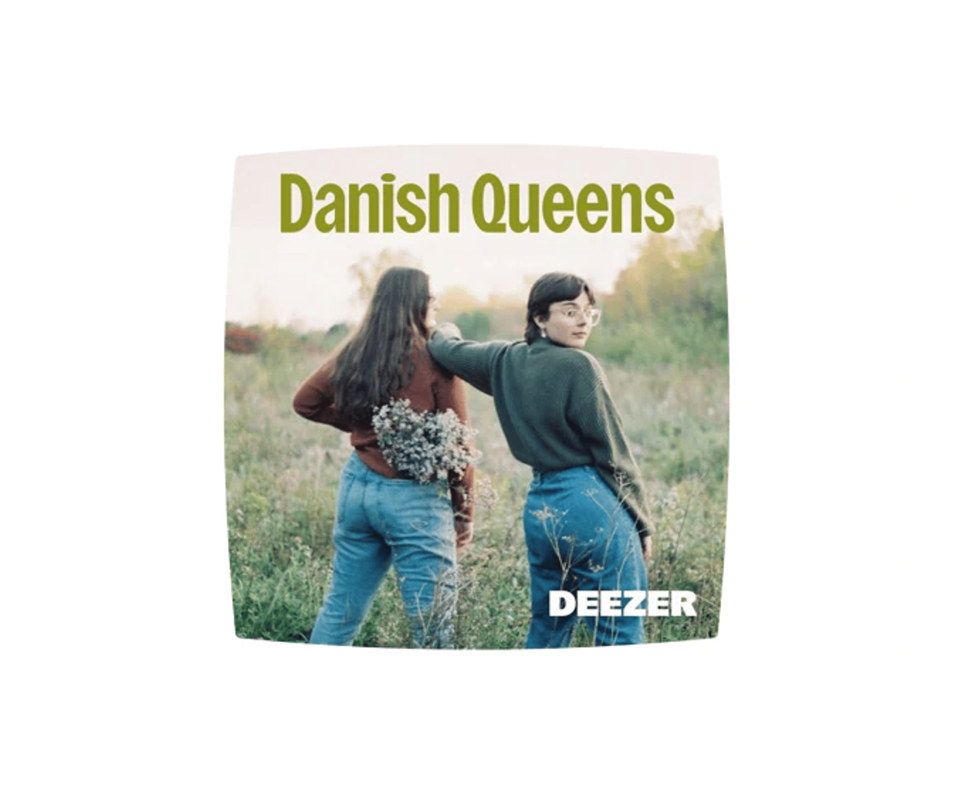 Albumgrafik med to kvinder i en mark, teksten Danish Queens og Deezer-logoet nederst.