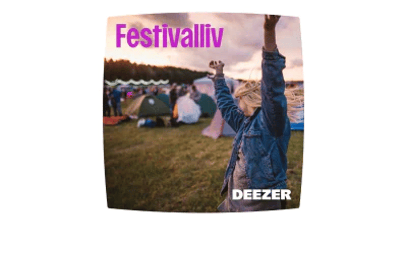 Annoncebanner med en person foran en festivalplads ved solnedgang og teksten “Festivalliv” samt Deezer-logoet.