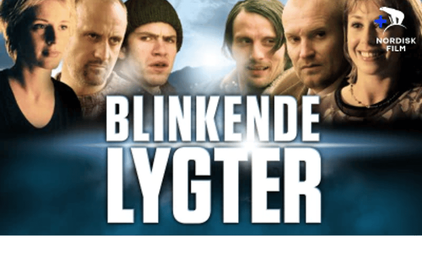 Filmplakat for Blinkende lygter med fem personer øverst og den store titel Blinkende lygter i midten.