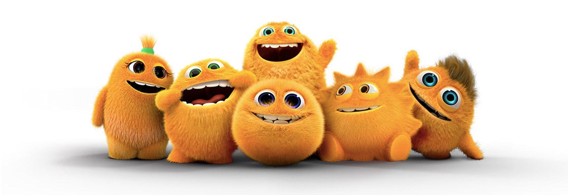 Seks orange Små Priser med glade ansigter samlet i en række, symboliserer lave priser og venlighed uden bøvl.