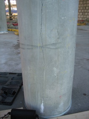 Revne i søjle pga frostsprængninger i mørtel.