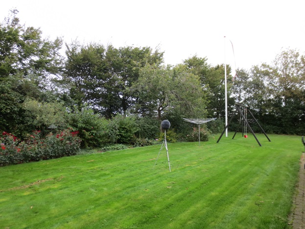 Acoustic measurement setup in a backyard